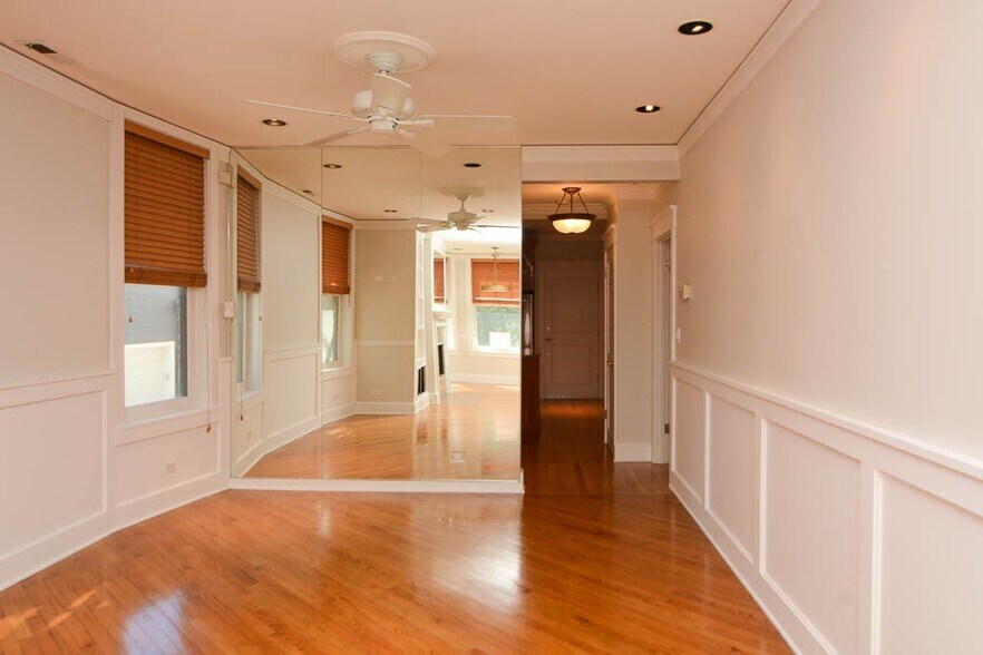Building Photo - 3614 N Bosworth Ave