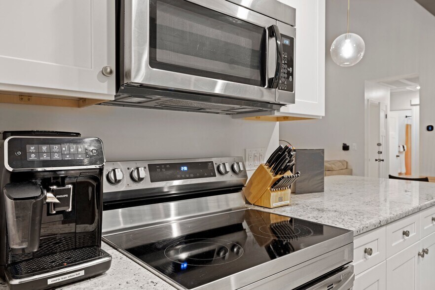 Building Photo - 14 Wildwood Cir