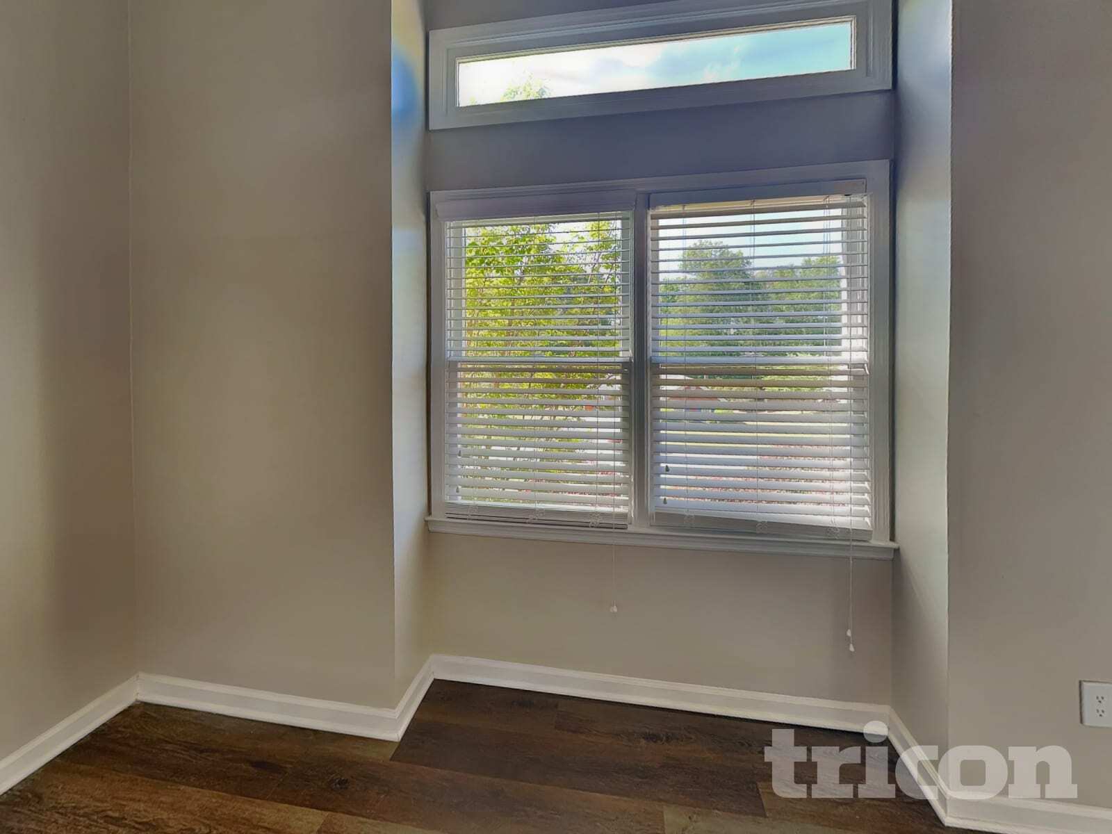 Building Photo - 985 Brookmont Dr S W