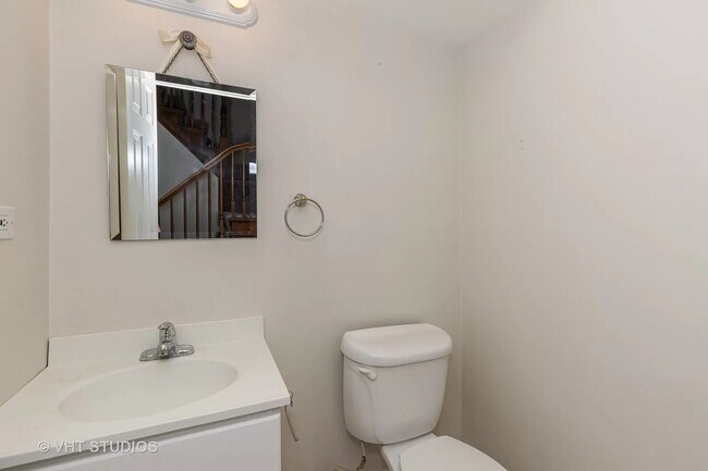 Building Photo - 106 Sandhurst Rd