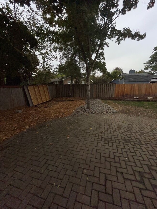 Building Photo - Newly Remodeled and updated Home near Fann...