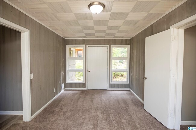Building Photo - 656 Kenwood Dr
