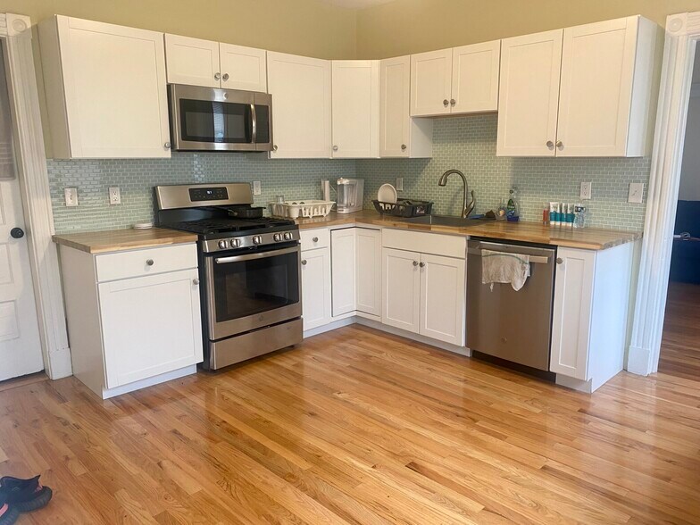 Building Photo - 2 Chester St