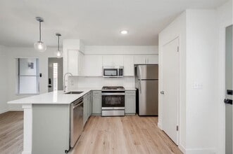 Building Photo - 902 Airoso Cove