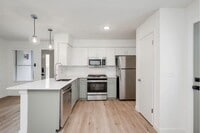 Building Photo - 906 Airoso Cove