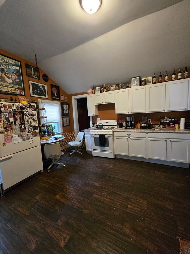 Building Photo - 3 Bedroom 1.5 Bath Single Family Home for ...