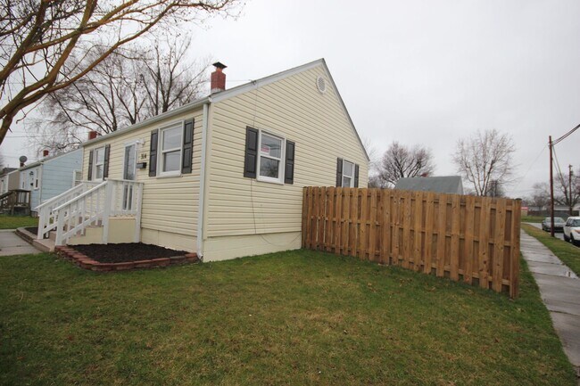 Building Photo - Renovated 2 Bedroom, 1 Bath Single-Family Home