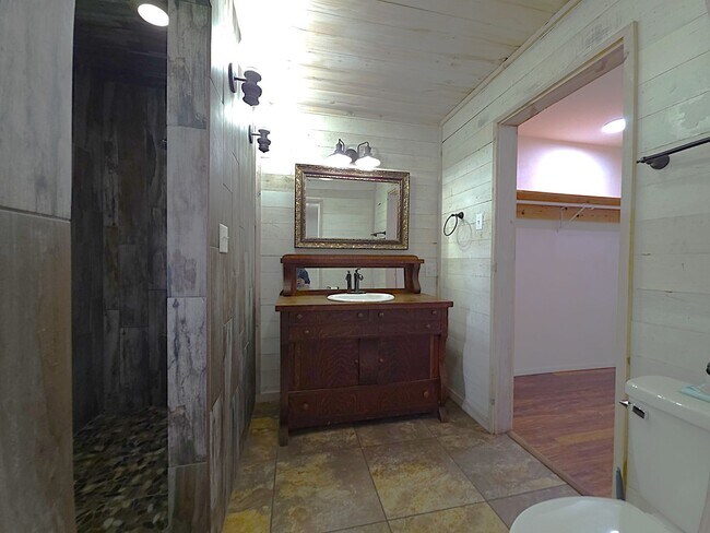 Building Photo - Spacious Country Home for Lease in Van, Texas!