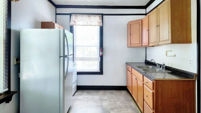 Building Photo - 707 2nd Ave
