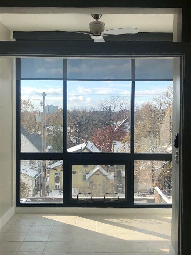 Building Photo - 722 18th St