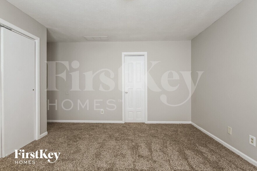 Building Photo - 8332 Country Meadows Dr