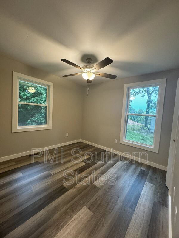 Building Photo - 519 Rice St