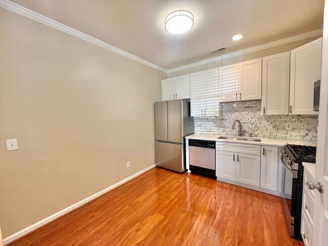 Building Photo - Charming 3BD, 2.5BA Raleigh Townhome with ...