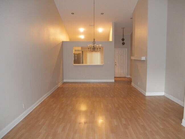 Building Photo - 1004 Landings Blvd