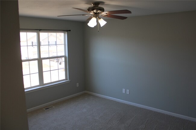 Building Photo - 712 Woodside Creek Dr