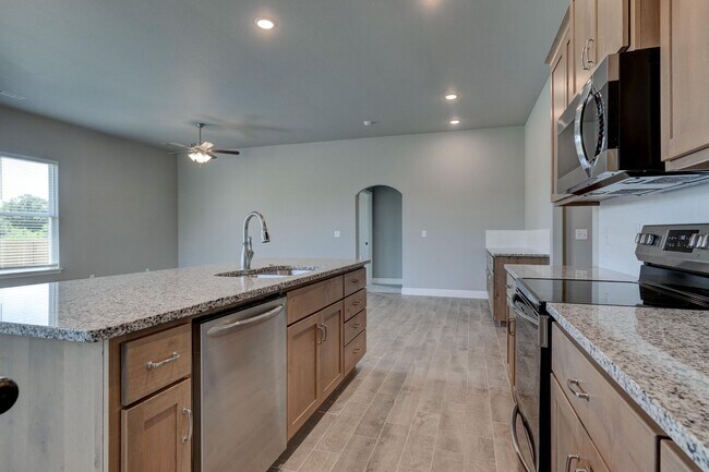 Building Photo - 802 Delaney Dr