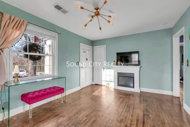 Building Photo - 1203 Kermit Dr