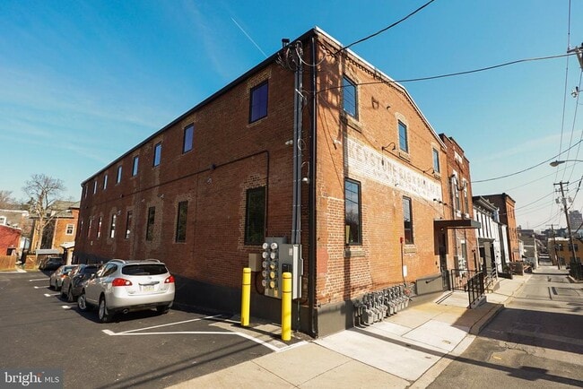 Building Photo - 437 W Grant St