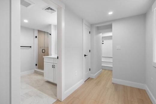 Building Photo - 22 James St