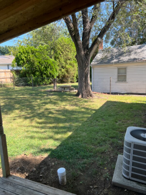 Building Photo - 2026 E Frank Phillips Blvd