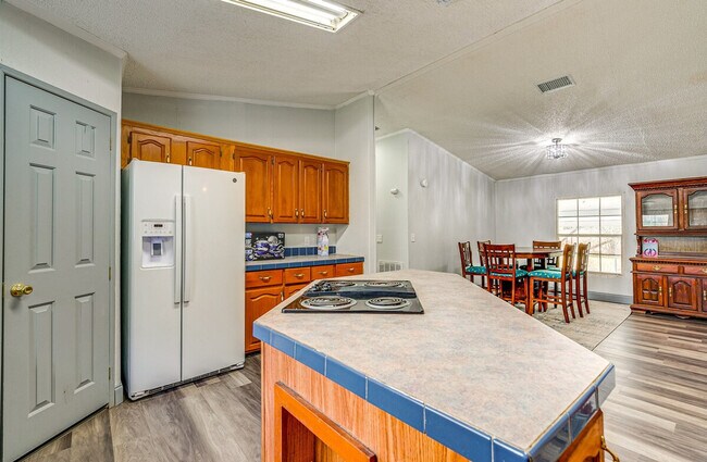 Building Photo - 6651 SE Co Rd 337