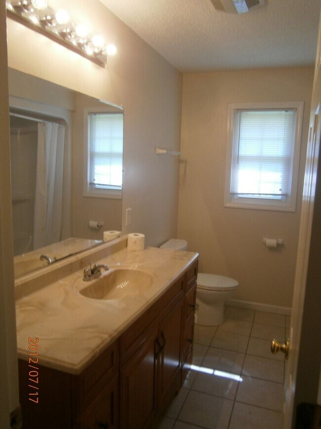 Building Photo - 414 Kenwoood Dr