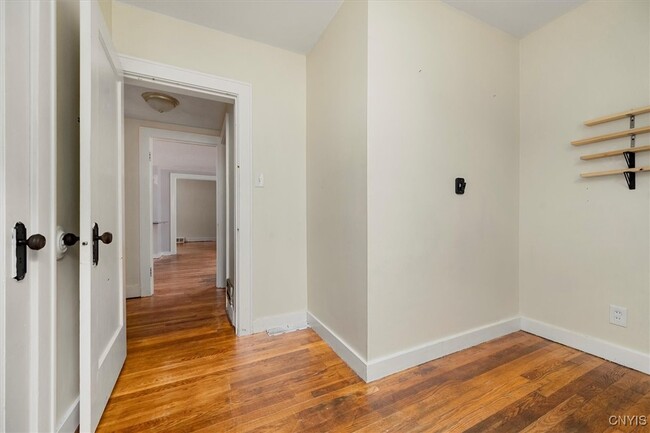 Building Photo - 1410 Fincke Ave