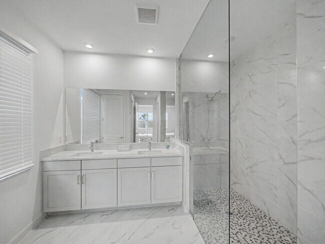 Building Photo - 9140 Remy Ln