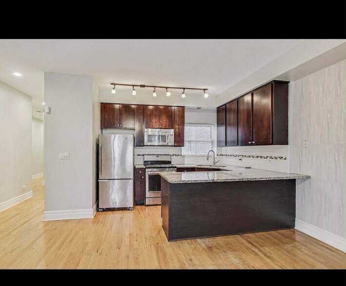 Building Photo - 4529 S Prairie Ave