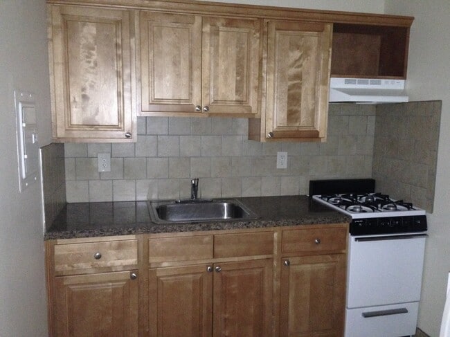 Building Photo - 266 Shelmire St