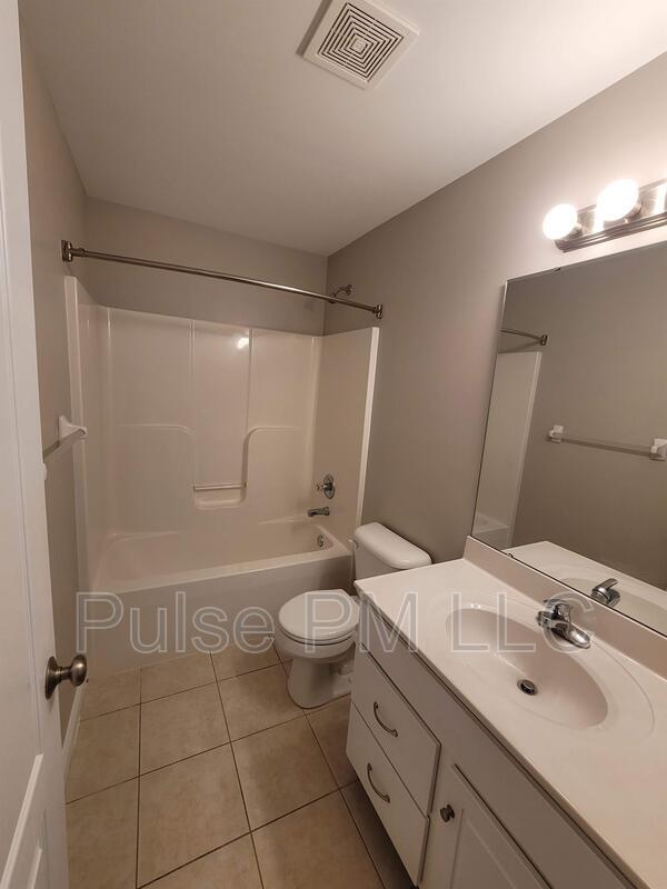 Building Photo - 10189 Chestnut Oak Dr