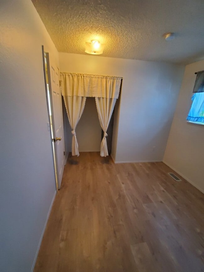 Building Photo - 3 Bed, 1.75 bath Home in Port Orchard