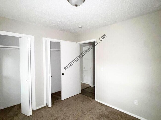 Building Photo - 2228 S Whitbourne Pl