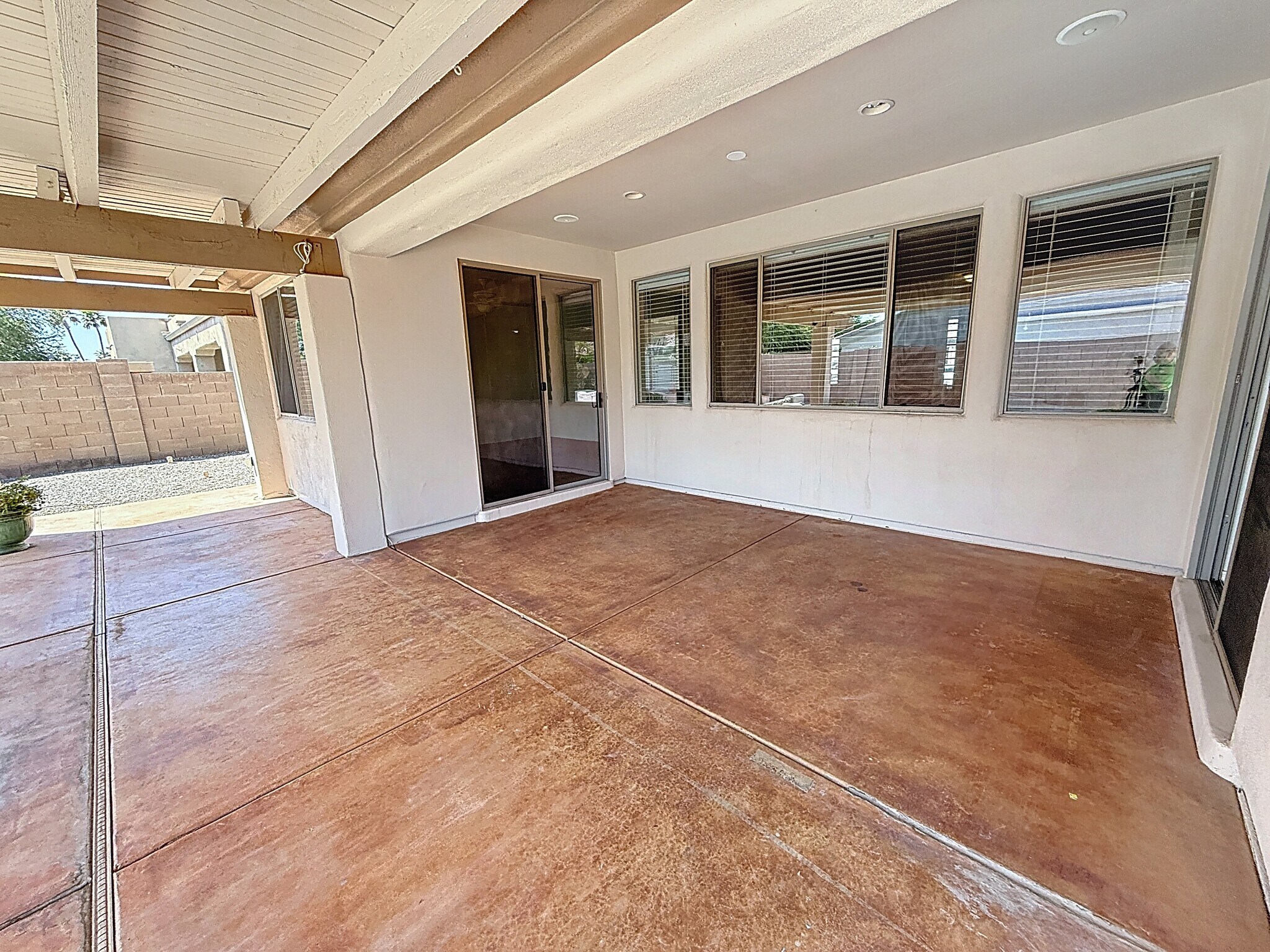 Building Photo - 14437 W Lexington Ave