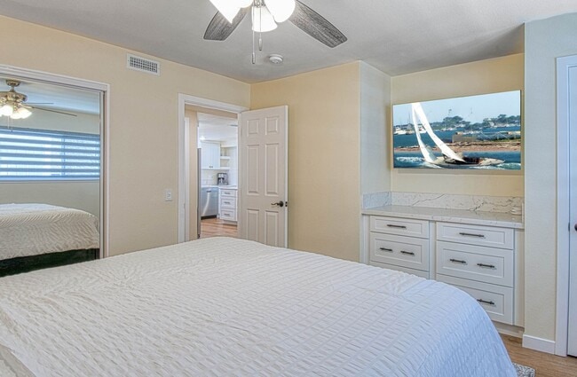 Building Photo - 5008 Seashore Dr