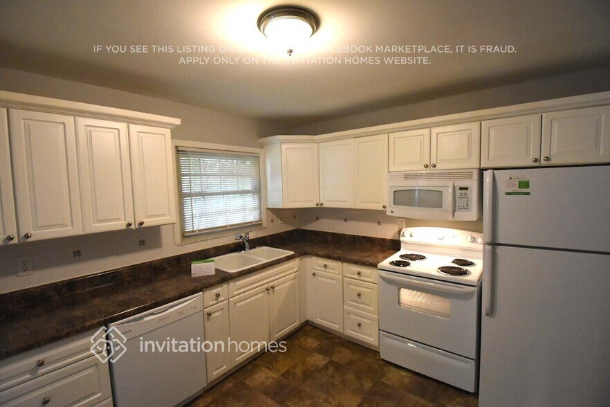 Building Photo - 1001 Sunrise Dr