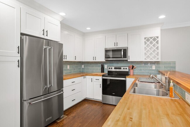 Building Photo - Ardmore Townhome Available Now