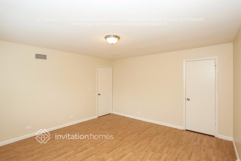 Building Photo - 42 Holly Dr