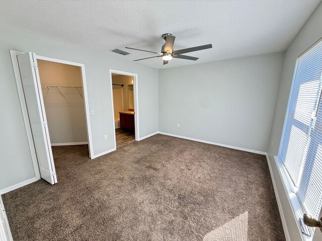 Building Photo - 3/2 Spacious Saint Cloud Home with fenced ...