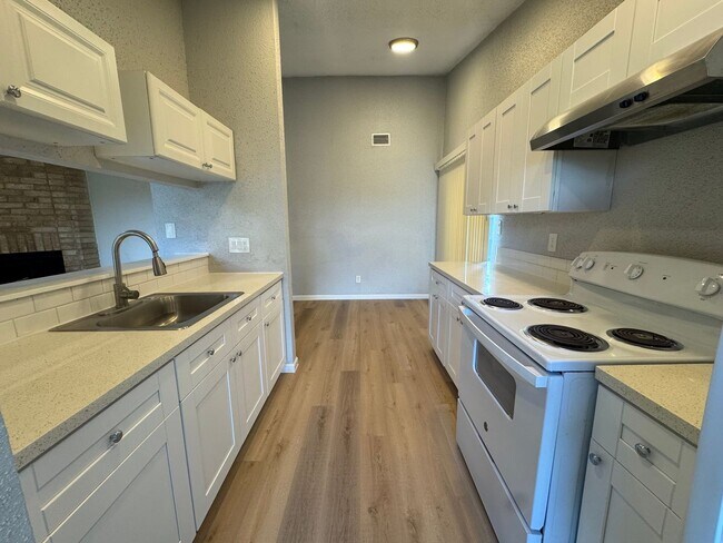 Building Photo - 11217 Pender Ln