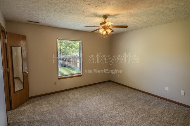 Building Photo - 5053 Saddle Dr