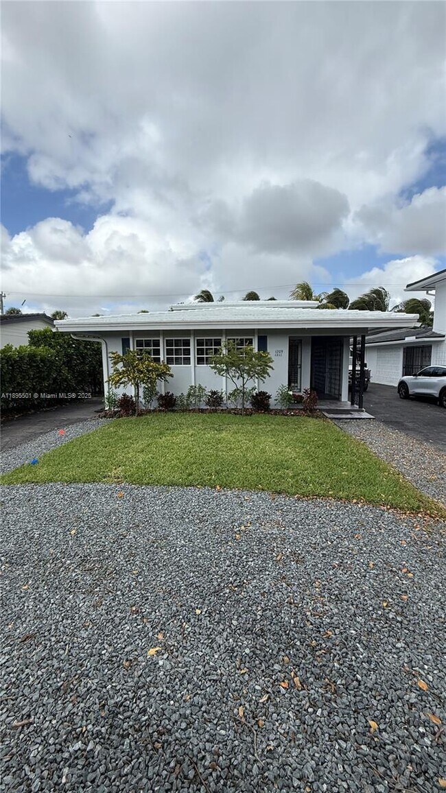 Building Photo - 1209 Campo Sano Ave