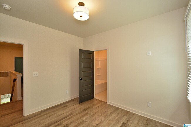 Building Photo - 1107 Windsor Sq