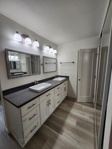 master bathroom - 5051 La Jolla Blvd