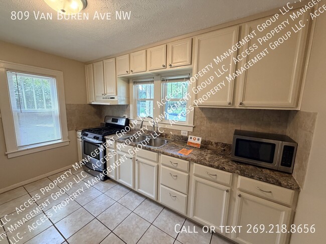 Building Photo - 809 Van Buren Ave NW