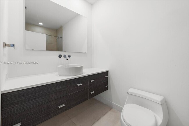 Building Photo - 808 Brickell Key Dr