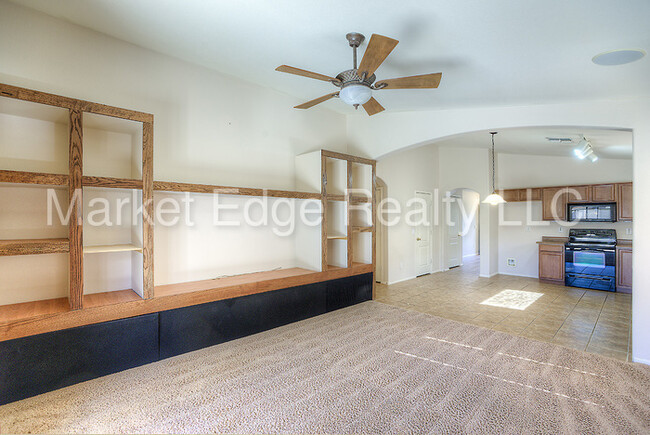 Building Photo - 3Bed/2Bath at Bell and Sarival! $399 MOVE-...