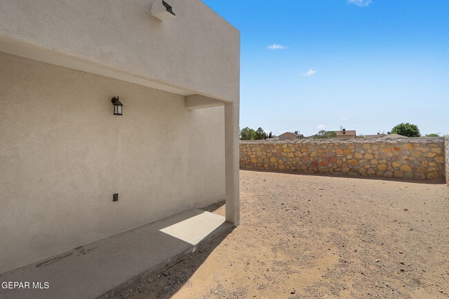 Building Photo - 841 Paseo Drusy Pl