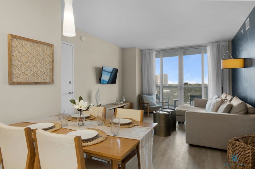 Building Photo - 2602 E Hallandale Beach Blvd