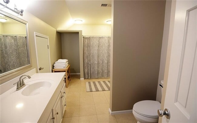 Building Photo - 1156 Magnolia Way SE